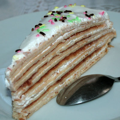 Mille feuilles de crêpes aux fraises