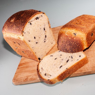 Pain de mie levain naturel aux olives noires