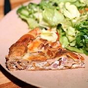 Voir la recette, Tarte aux girolles, chèvre et lardons
