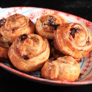 Voir la recette, Minis pains aux raisins à la pâte feuilletée